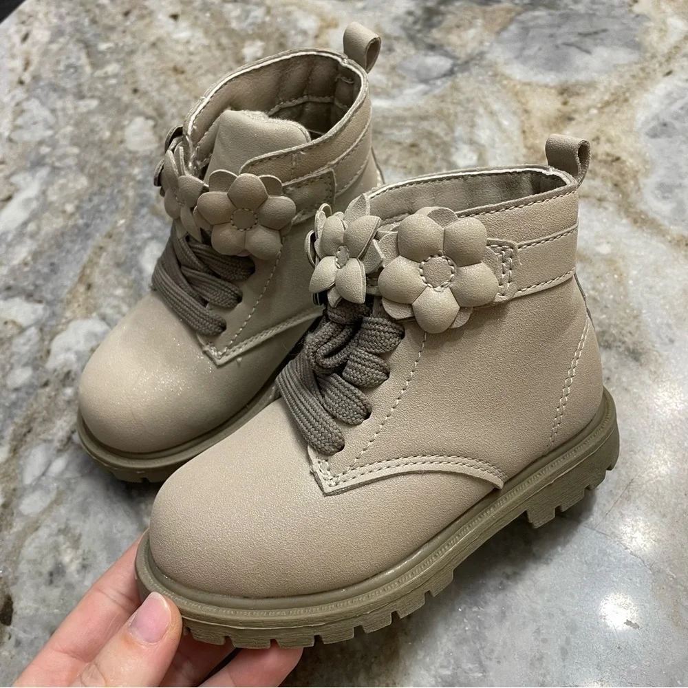 NEW Carter's Daffodil Toddler High-Top Boots Girls 7M in Khaki